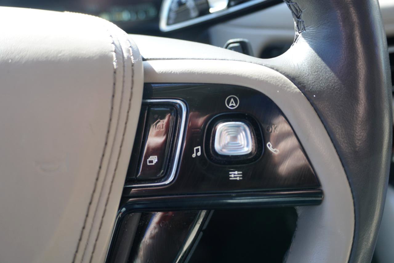 Used 2022 Lincoln Aviator Reserve w/ Equipment Group 201A image 12
