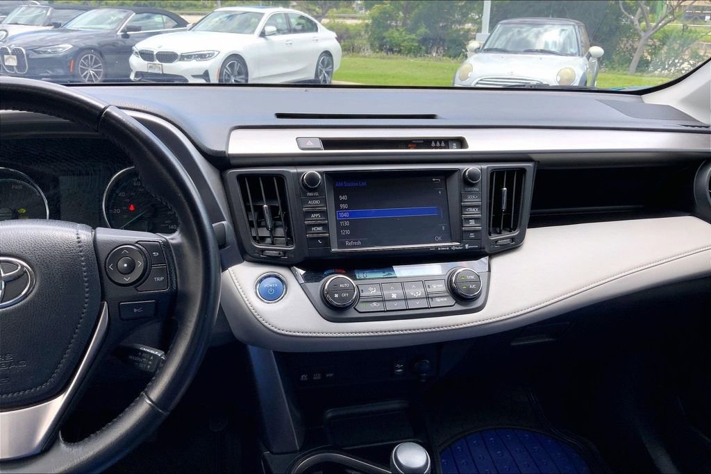 Used 2017 Toyota RAV4 XLE w/ Carpet Mat Package AWD/4WD image 6