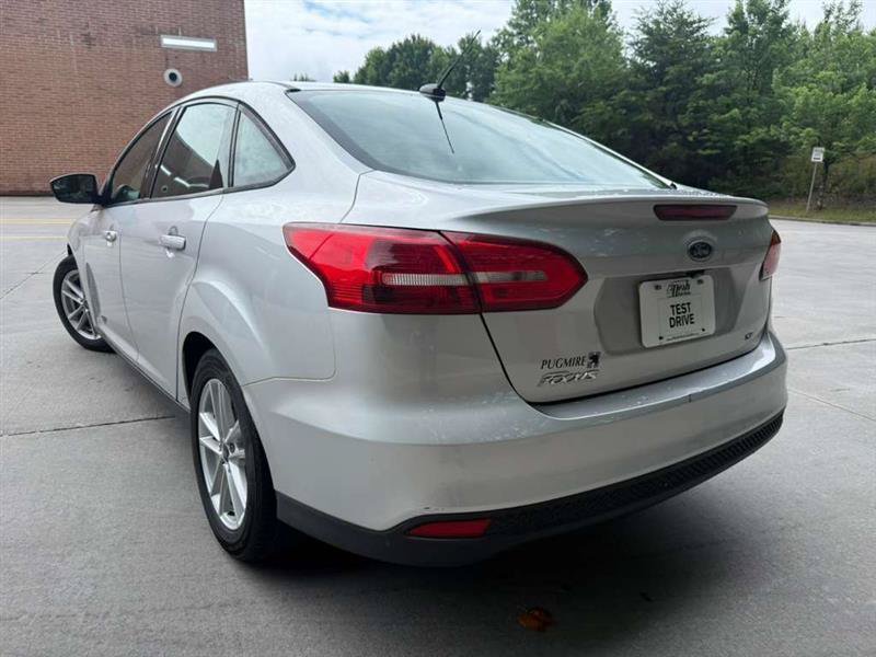 Used 2018 Ford Focus SE FWD image 3