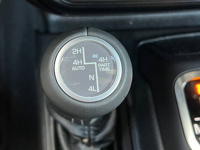 Used 2024 Jeep Wrangler Unlimited Sahara AWD/4WD image 35