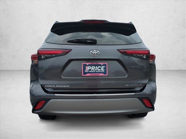 Used 2024 Toyota Highlander Platinum FWD image 7