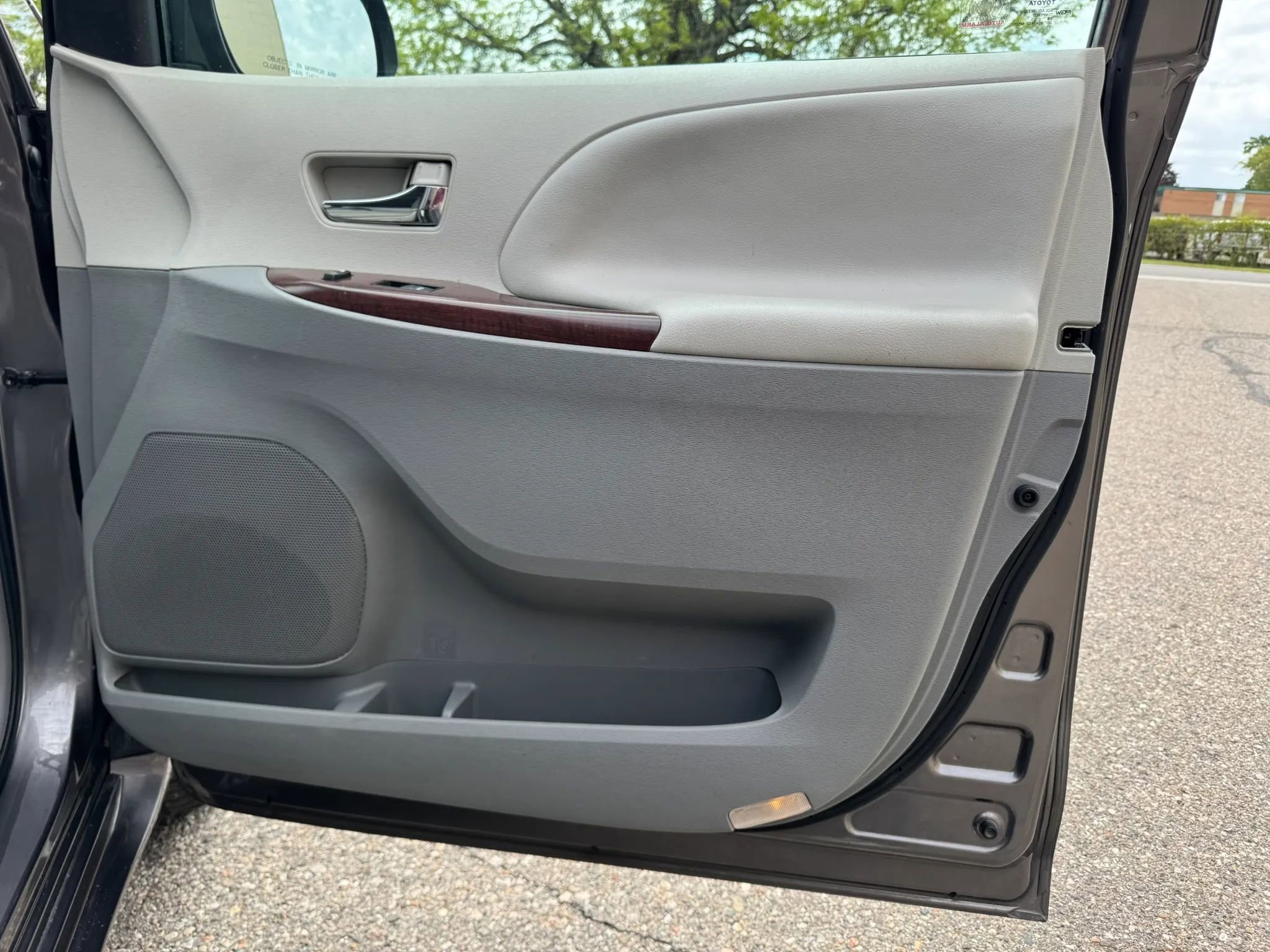 Used 2013 Toyota Sienna XLE FWD image 32