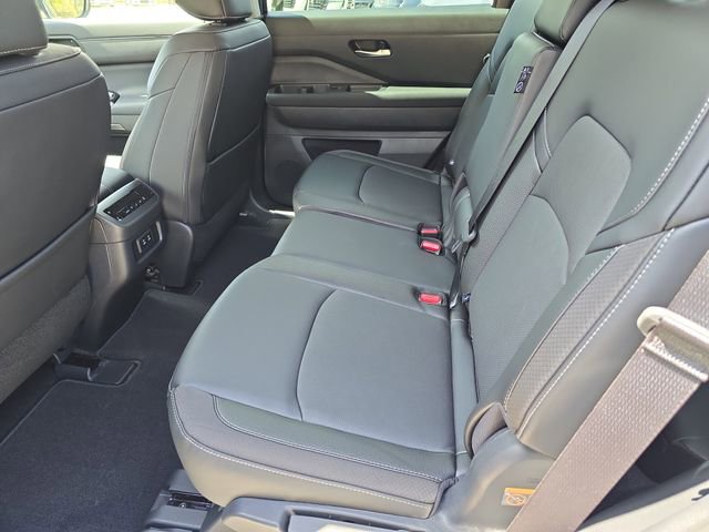 New 2026 Nissan Pathfinder SL image 17