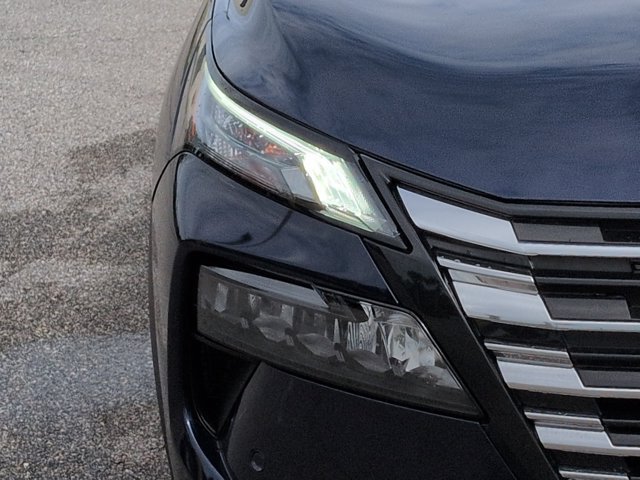 Used 2025 Nissan Rogue SL FWD image 11