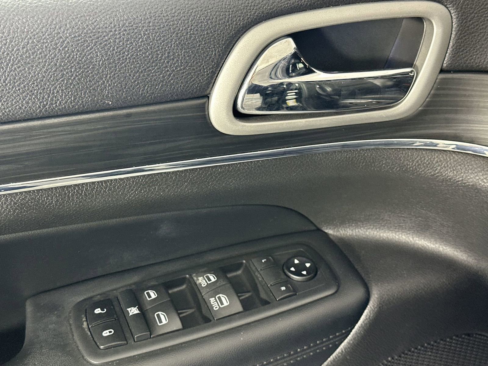 Used 2020 Jeep Grand Cherokee Limited w/ Trailer Tow Group IV AWD/4WD image 14