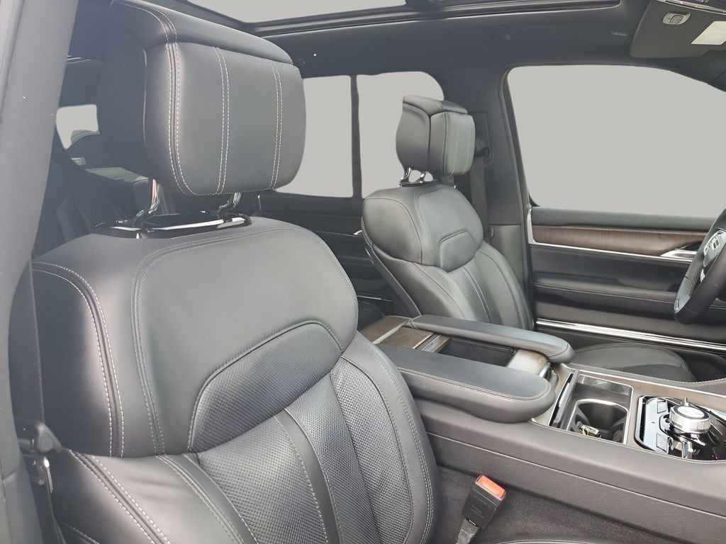 Used 2023 Jeep Grand Wagoneer 4WD image 16