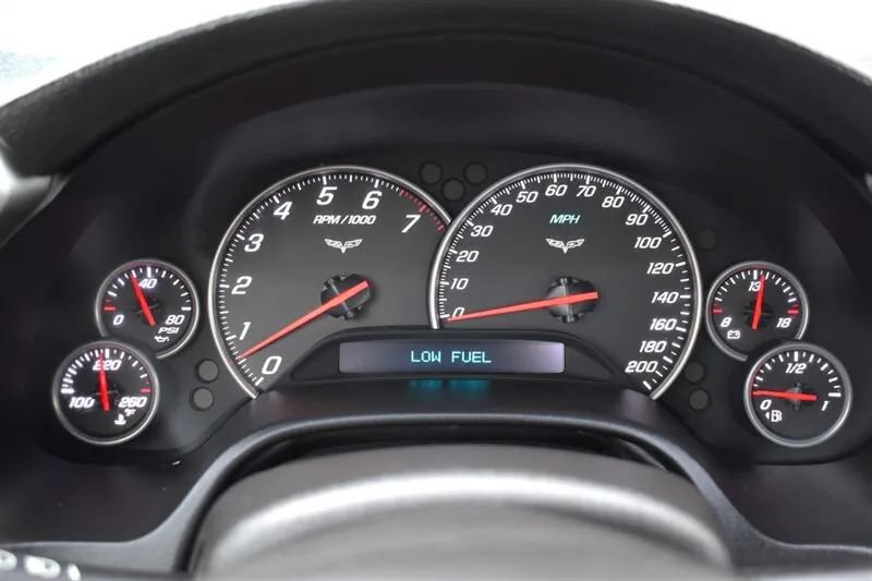 Used 2005 Chevrolet Corvette Coupe w/ Preferred Equipment Group RWD image 19