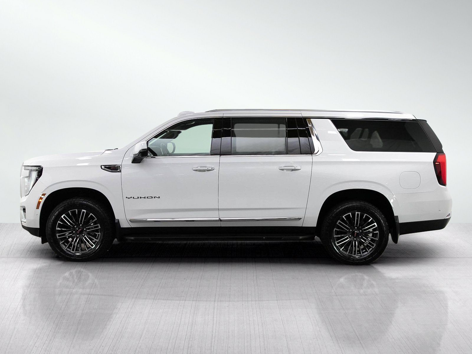 Used 2025 GMC Yukon XL Elevation AWD/4WD image 2