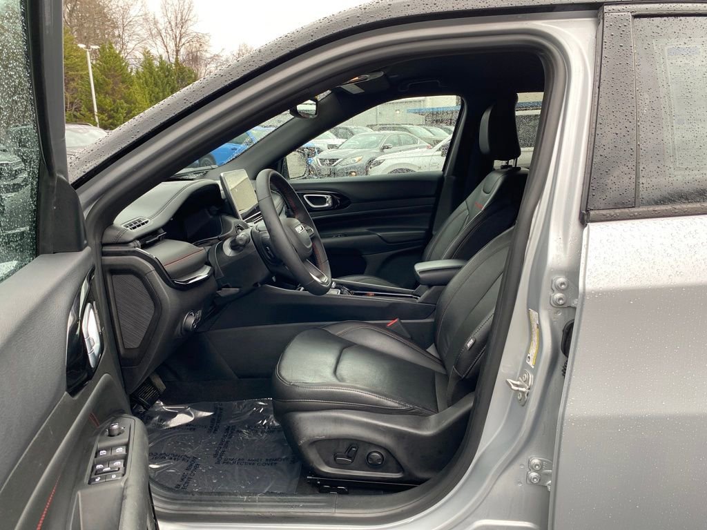 Used 2025 Jeep Compass Trailhawk w/ Trailhawk Elite Group image 24