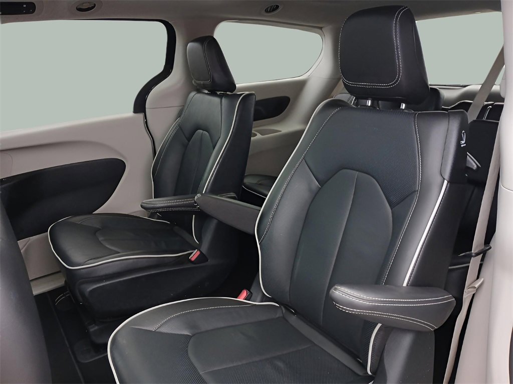 Used 2023 Chrysler Pacifica Limited image 23