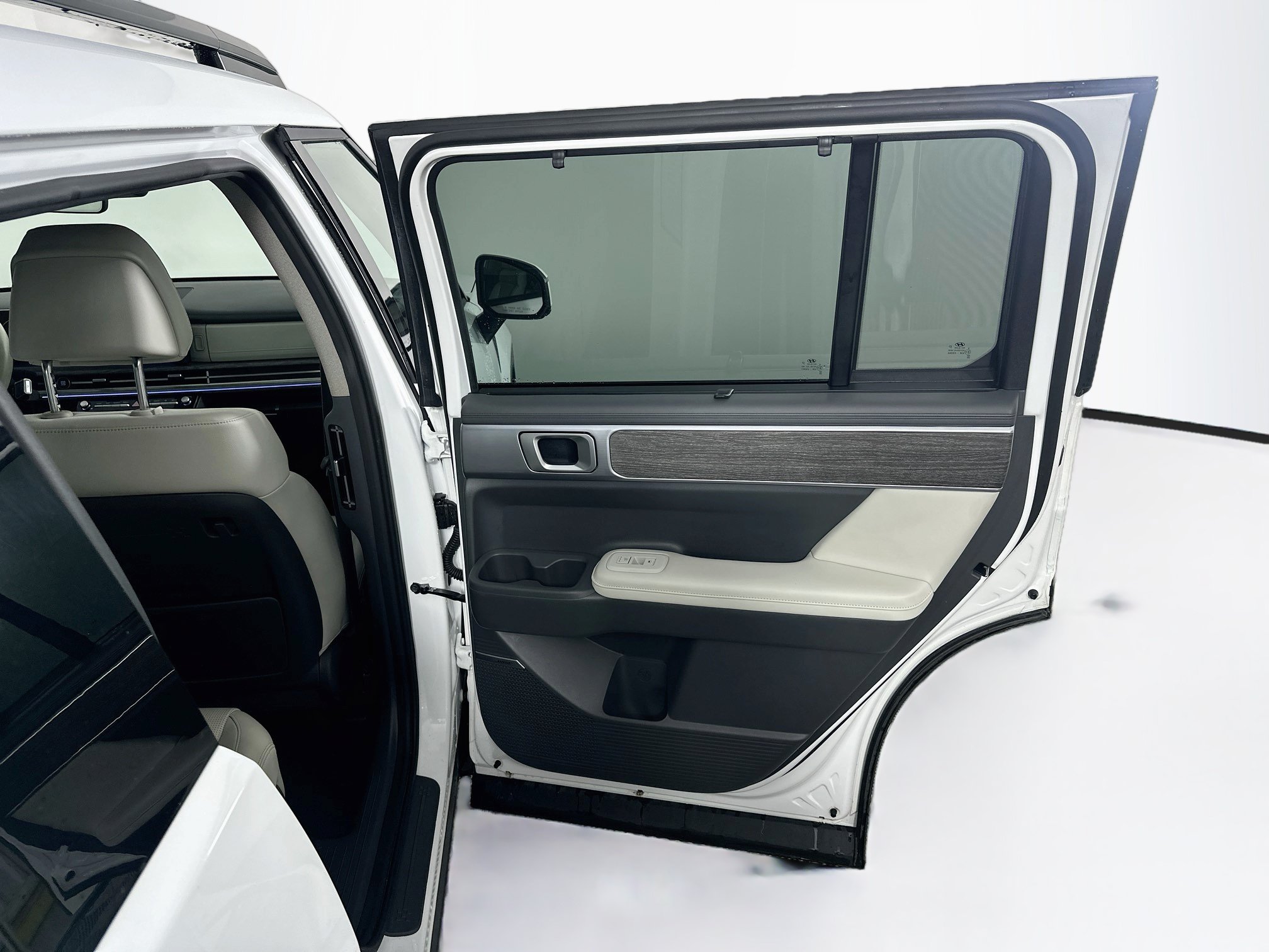 Used 2025 Hyundai Santa Fe Limited FWD image 34
