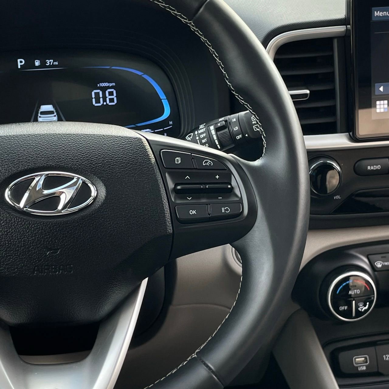 Used 2025 Hyundai Venue SEL FWD image 14