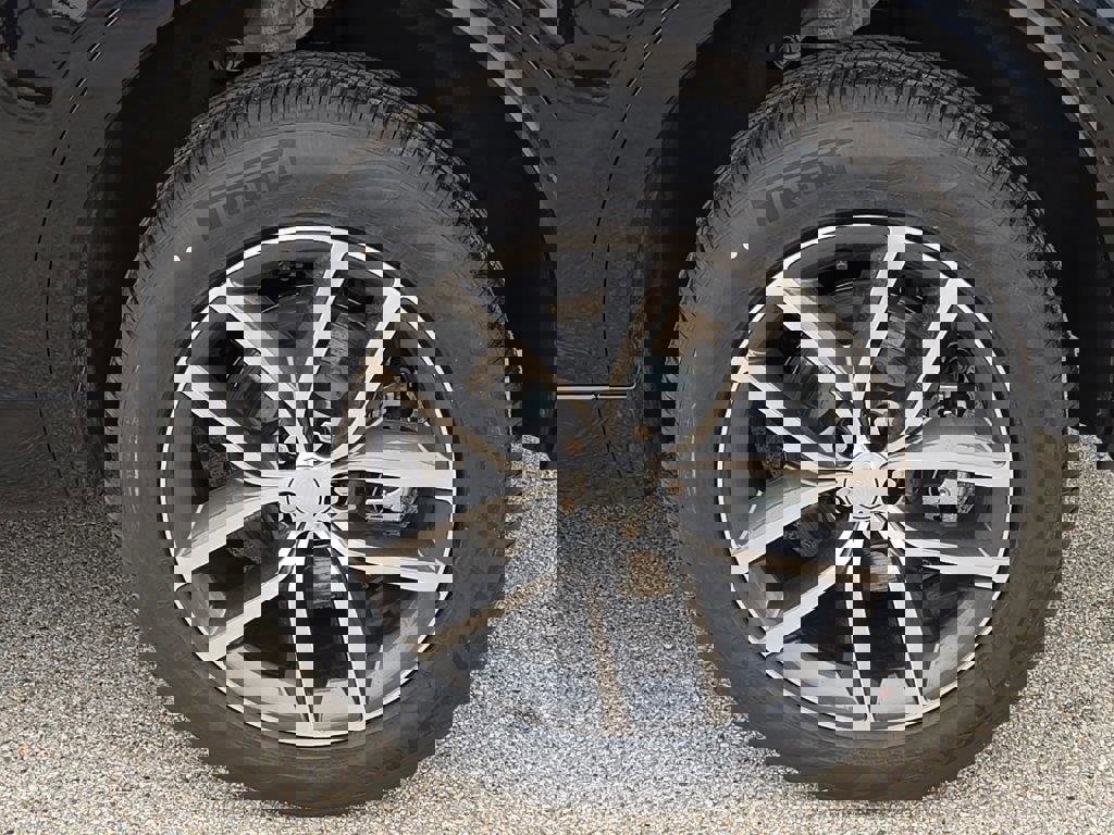 New 2025 Land Rover Discovery Sport S image 6