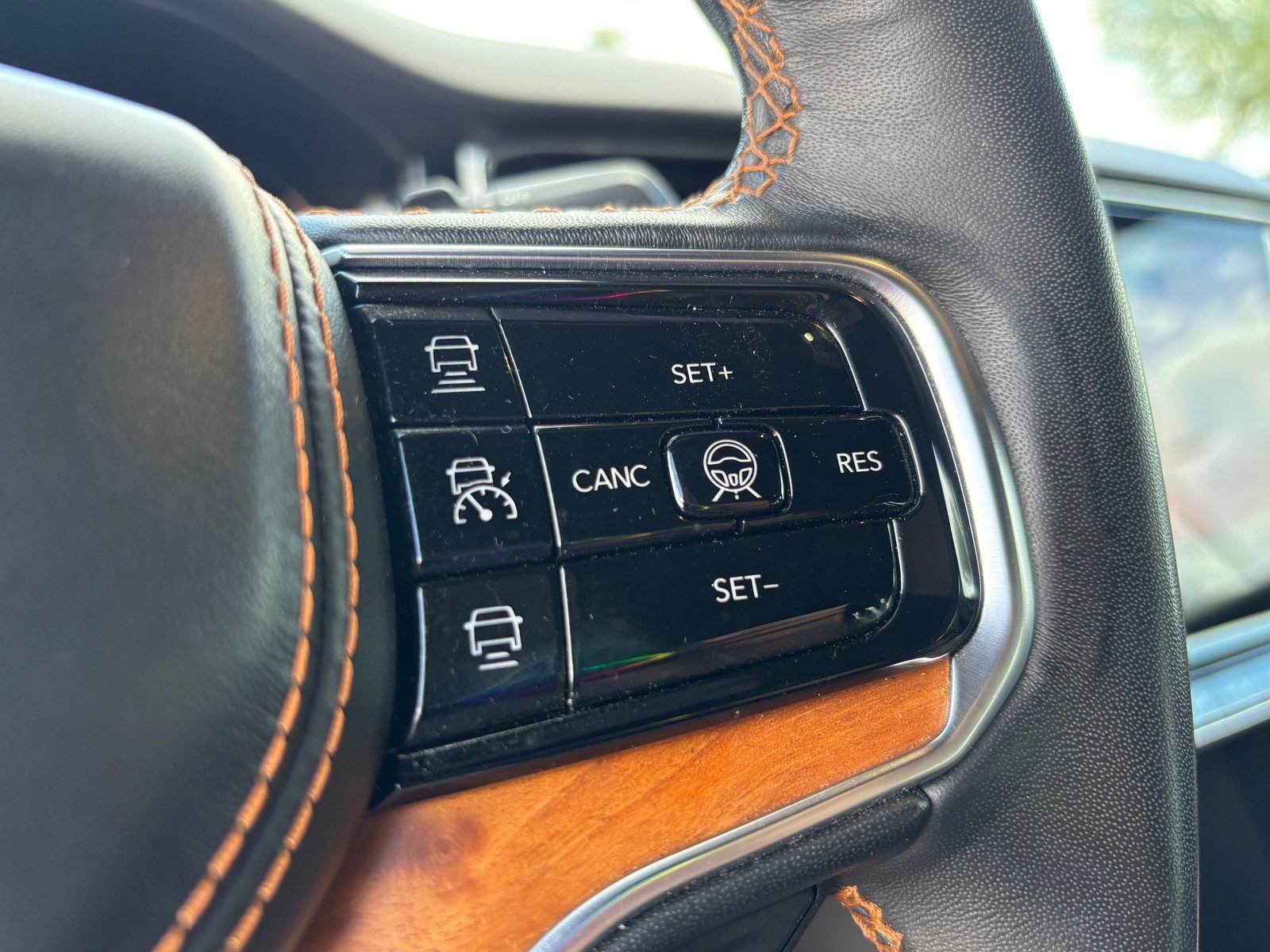Used 2024 Jeep Grand Wagoneer L Series III AWD/4WD image 23