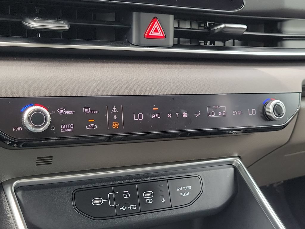 Certified 2025 Kia Carnival EX FWD image 12