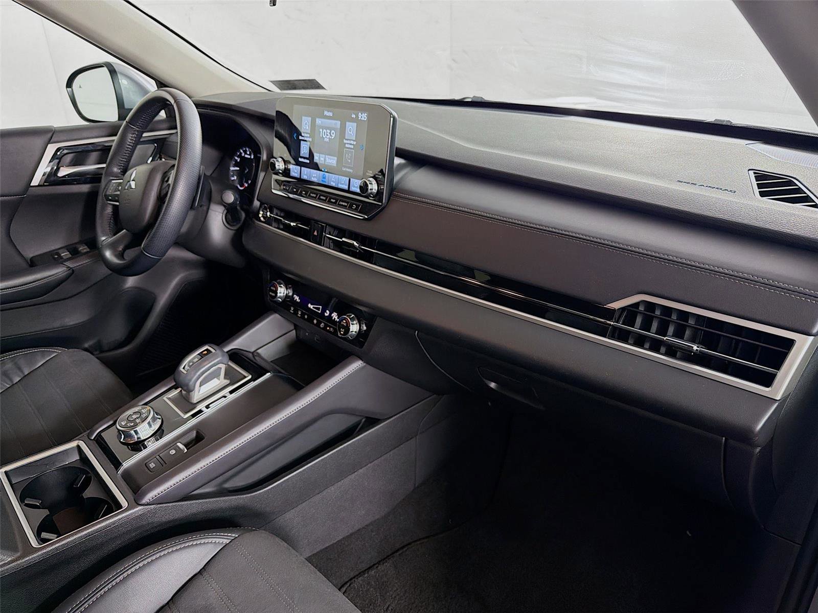 Used 2023 Mitsubishi Outlander SE AWD/4WD image 30