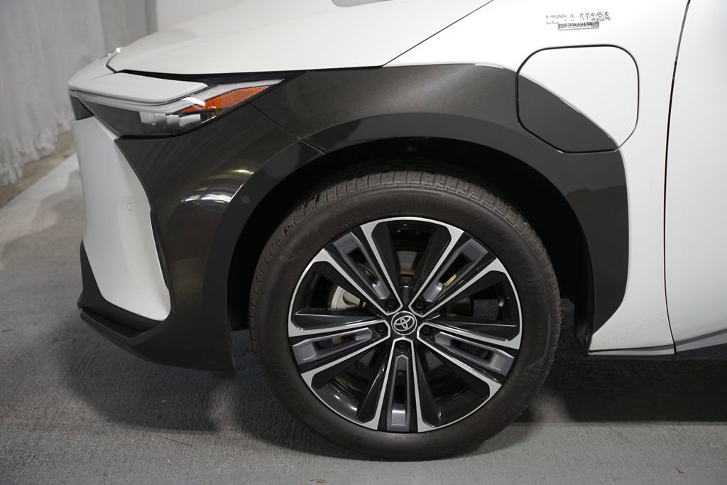 Used 2024 Toyota bZ4X FWD image 5