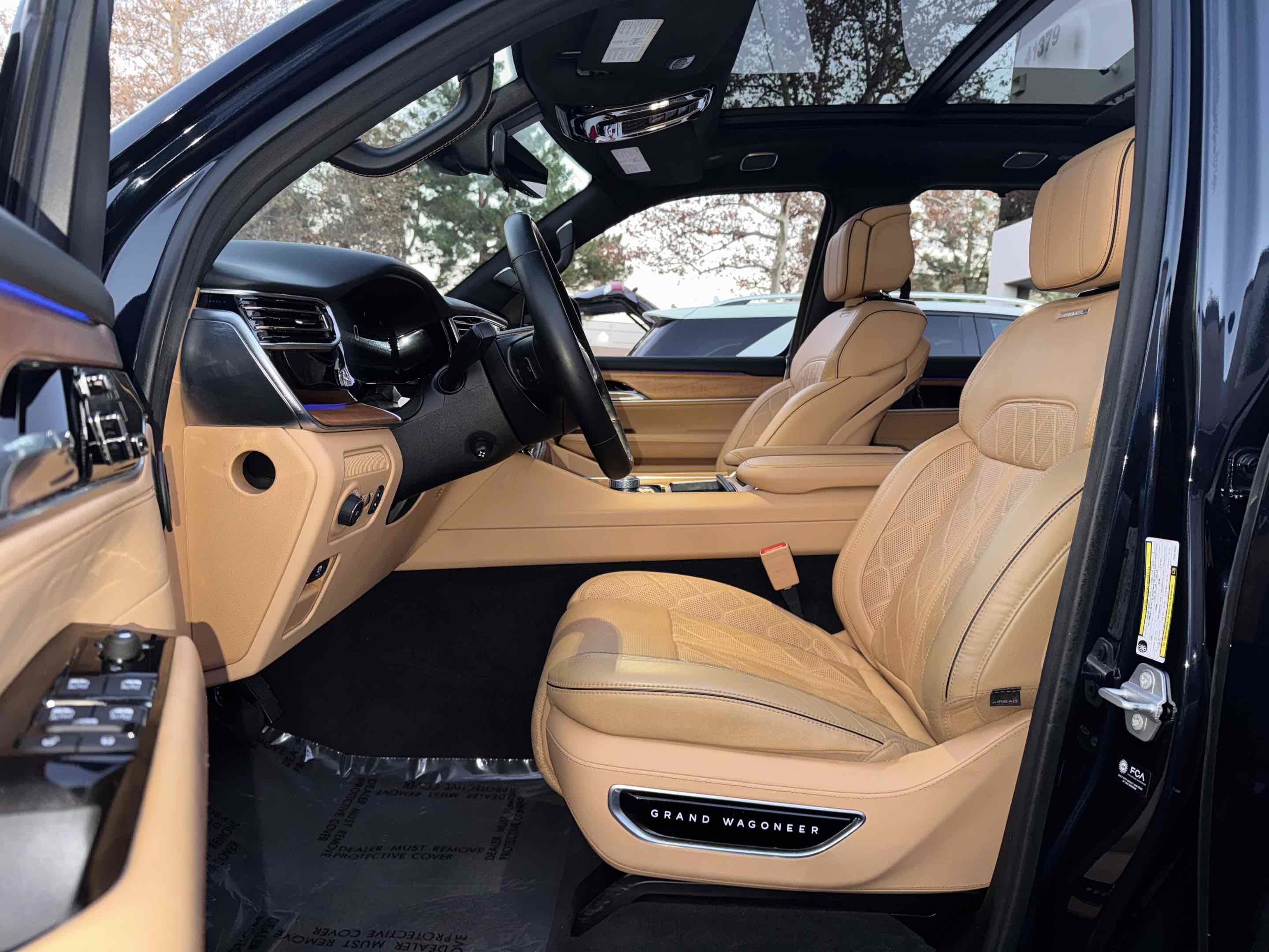 Used 2023 Jeep Grand Wagoneer L Series III image 4