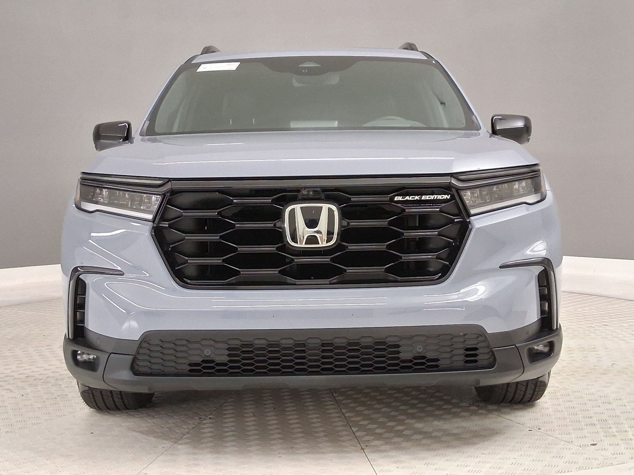 Used 2025 Honda Pilot Black Edition image 4