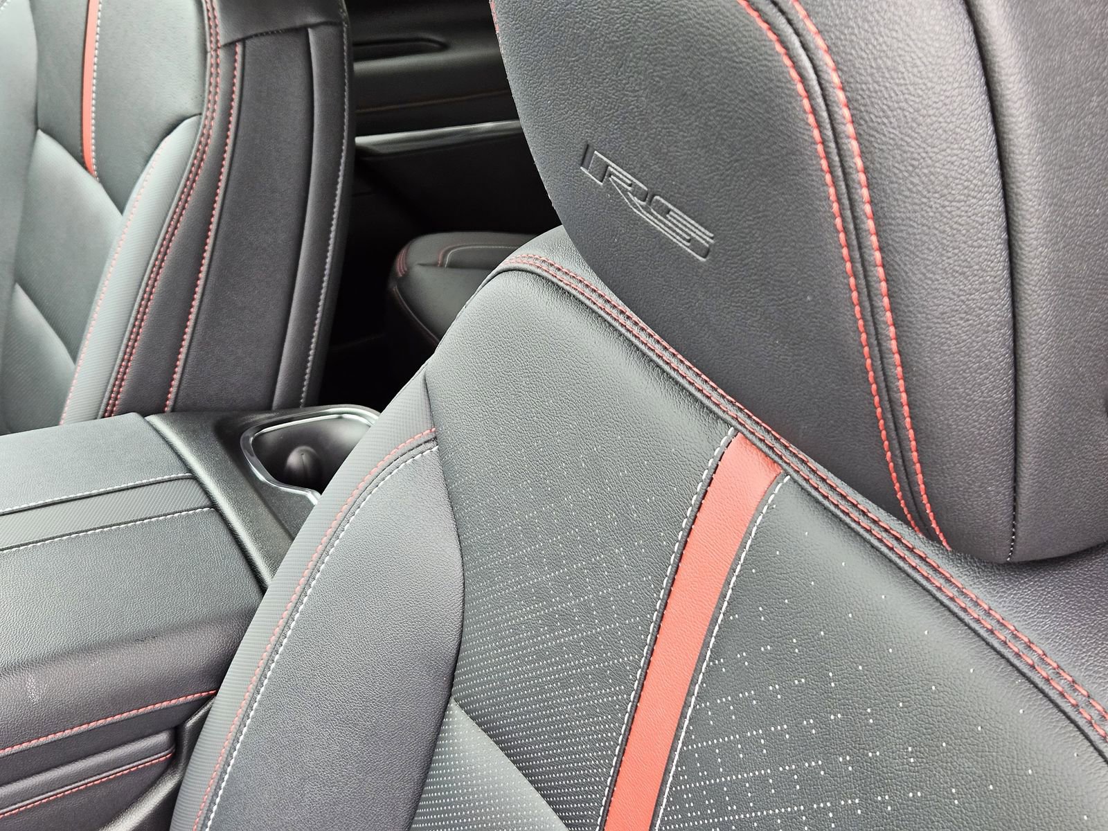 Certified 2024 Chevrolet Traverse RS image 33