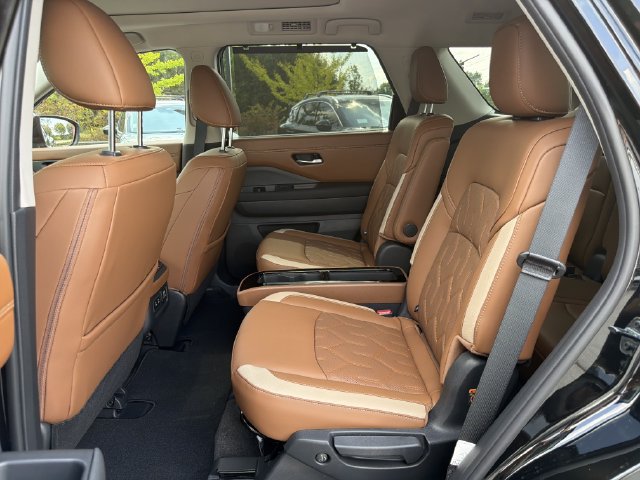 New 2026 Nissan Pathfinder Platinum FWD image 24