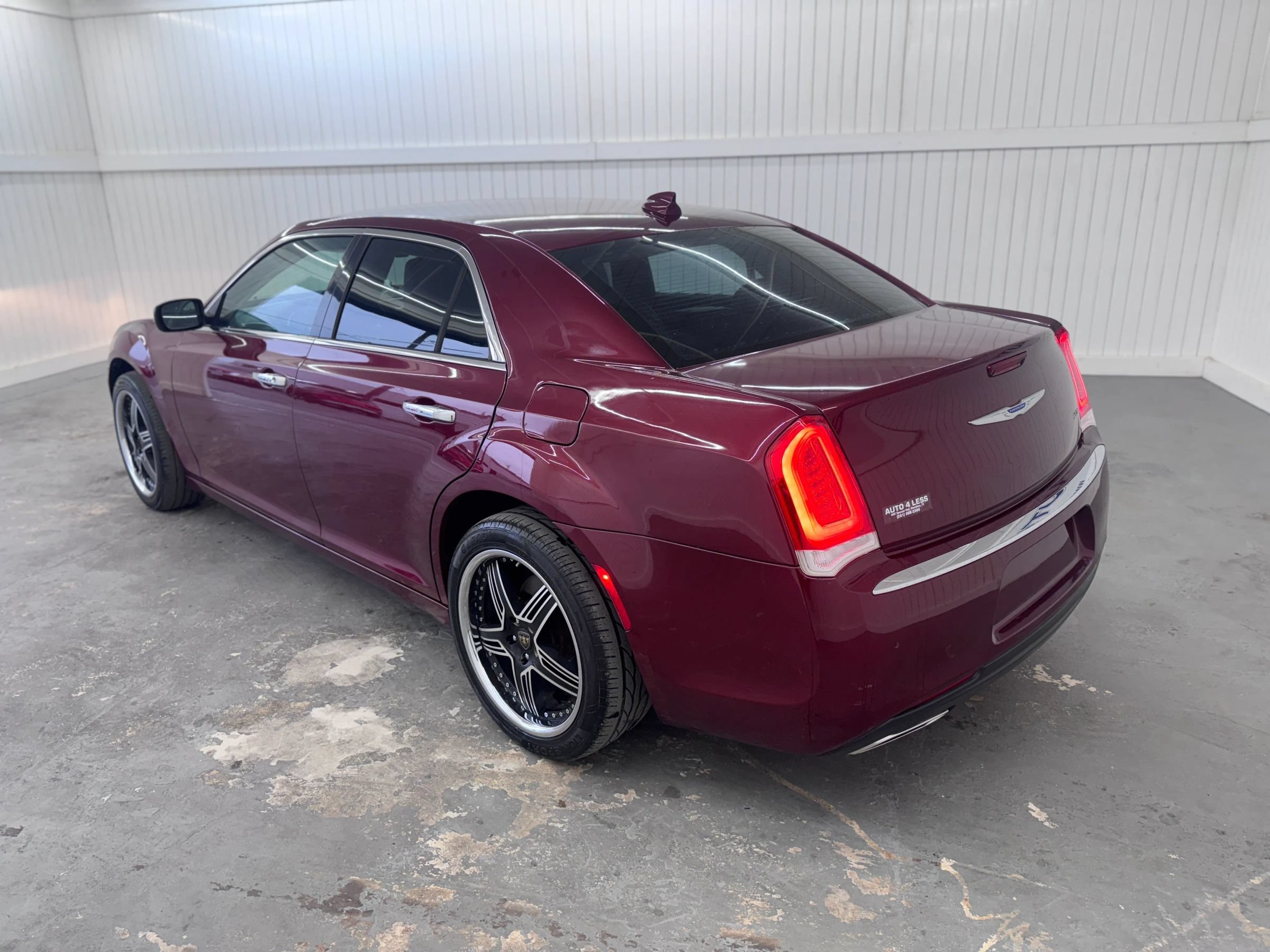 Used 2019 Chrysler 300 Limited AWD/4WD image 7
