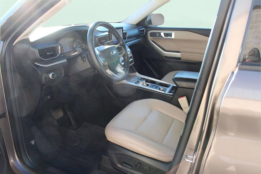 Used 2021 Ford Explorer XLT w/ Equipment Group 202A image 12