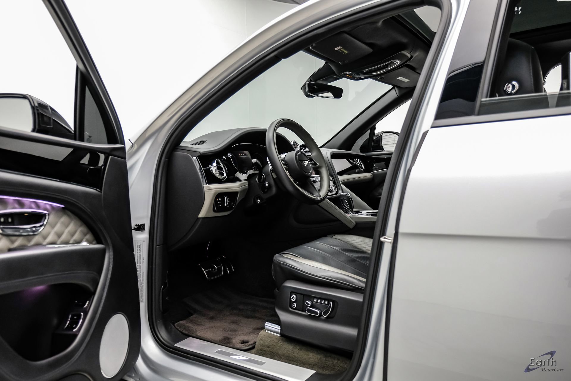 Used 2022 Bentley Bentayga AWD/4WD image 34