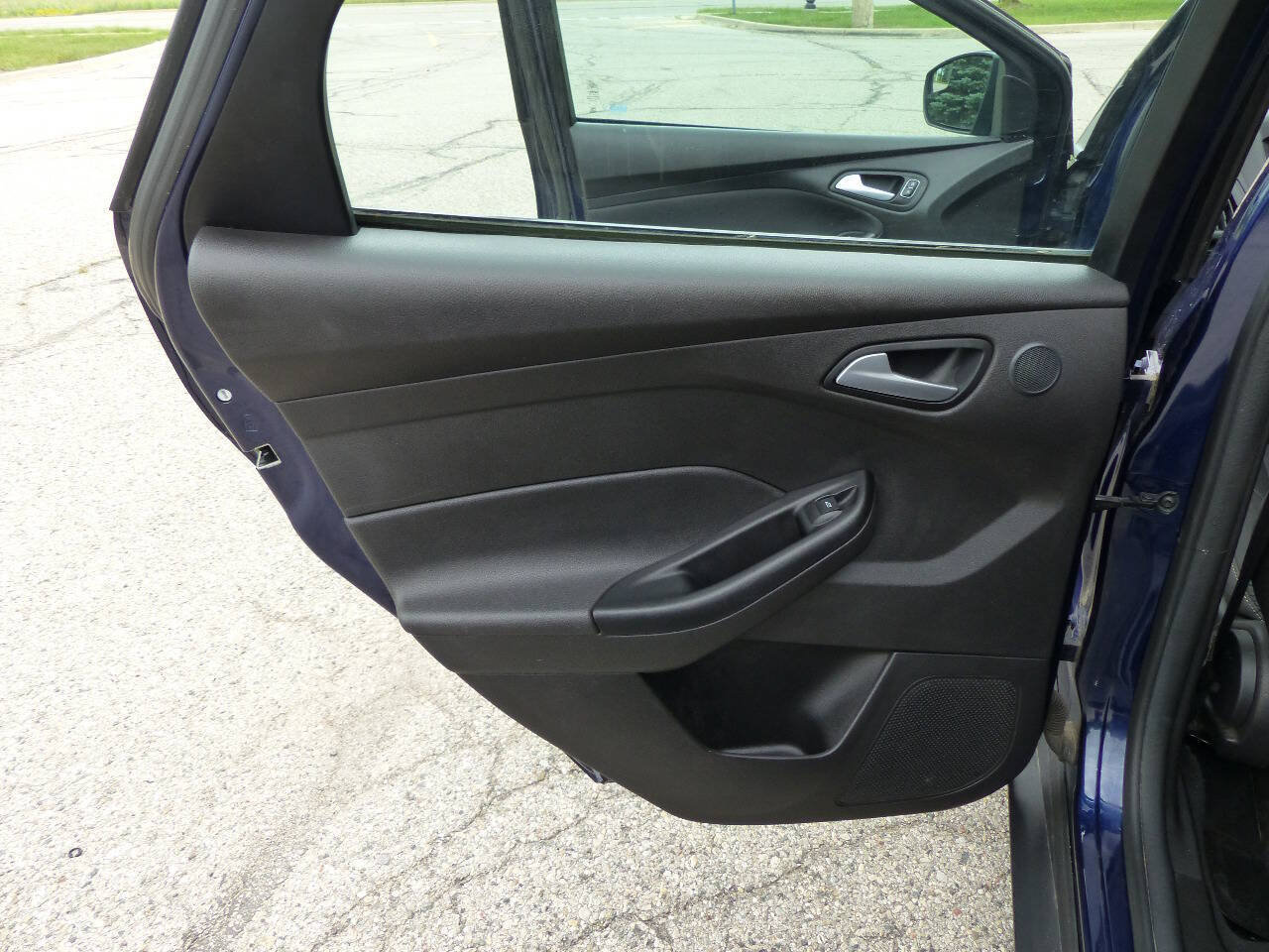 Used 2017 Ford Focus SEL FWD image 35