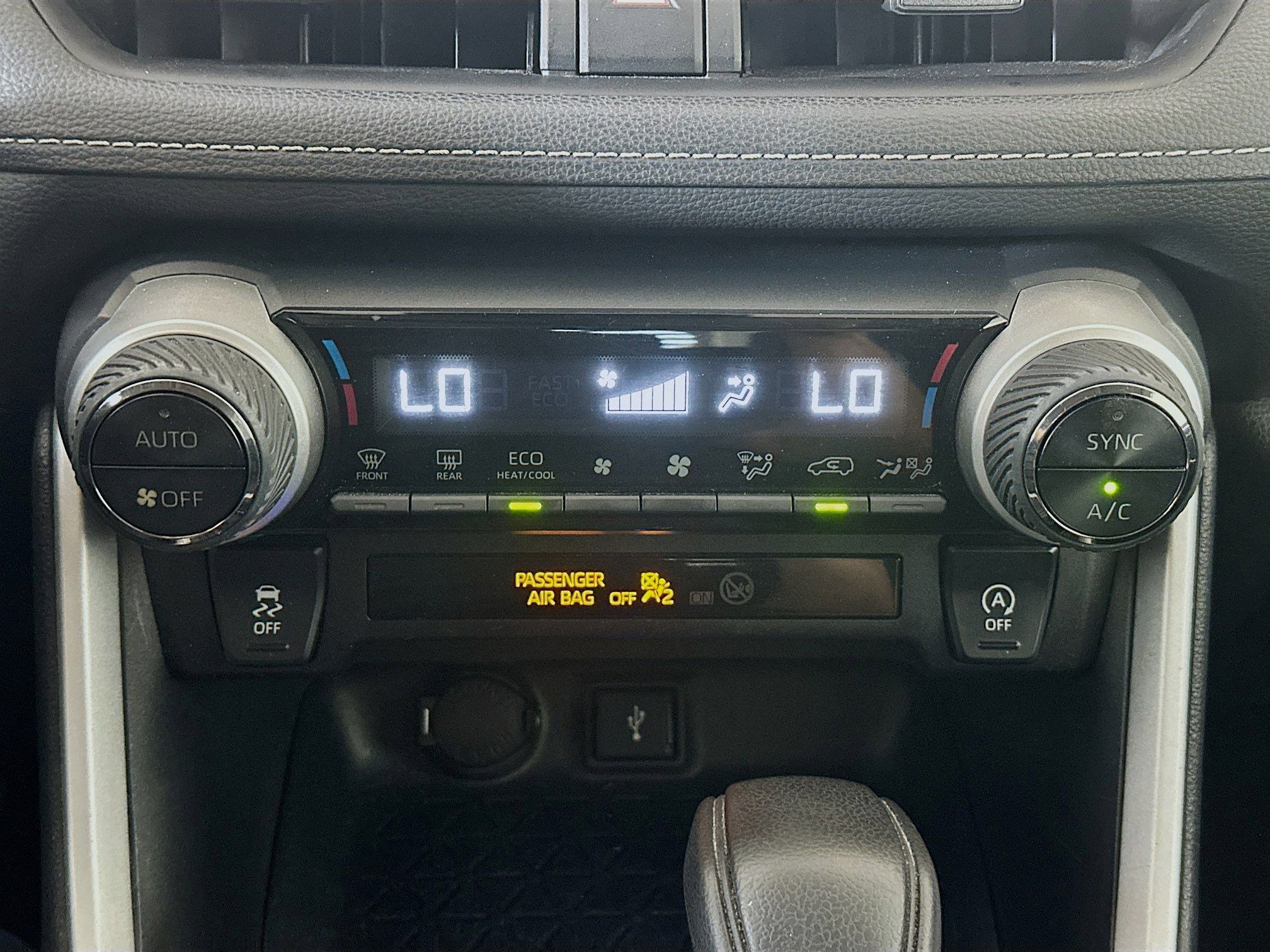 Used 2020 Toyota RAV4 XLE FWD image 24