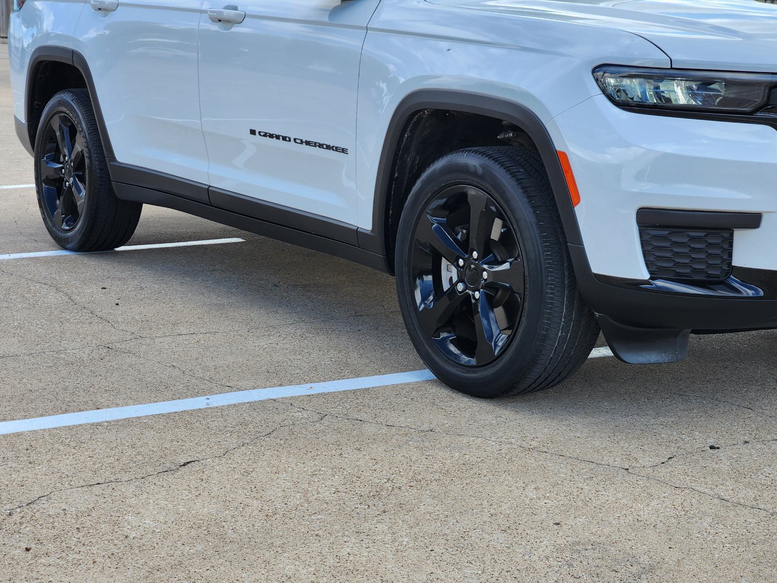 Used 2024 Jeep Grand Cherokee L Altitude AWD/4WD image 11