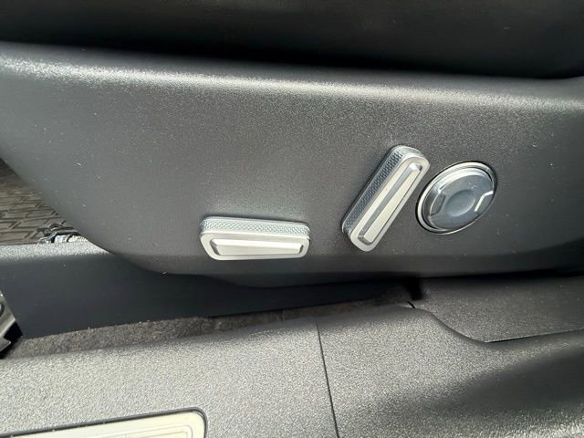 Used 2025 Lincoln Nautilus Reserve w/ Jet Appearance Package image 14