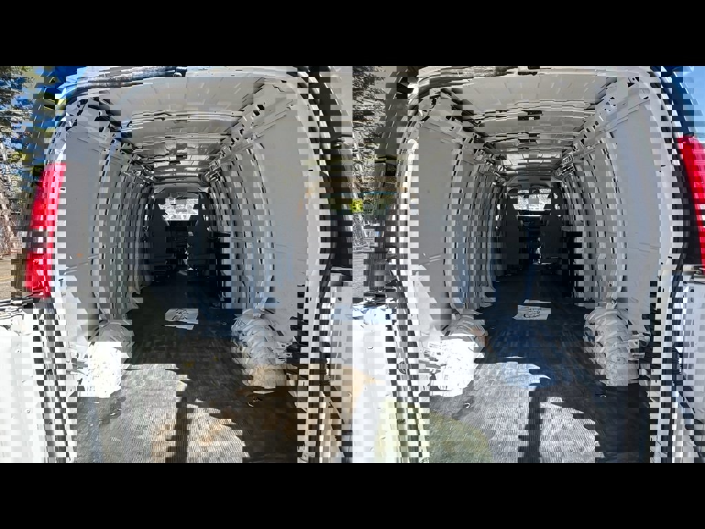 Used 2022 Chevrolet Express 2500 Extended image 21