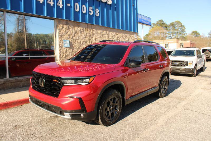 Used 2025 Honda Pilot TrailSport image 3