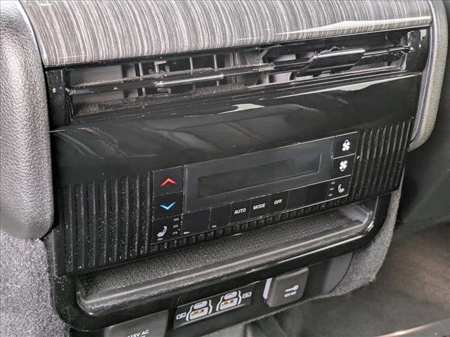 Used 2022 Jeep Wagoneer Series III w/ Flexible Seating Group image 17