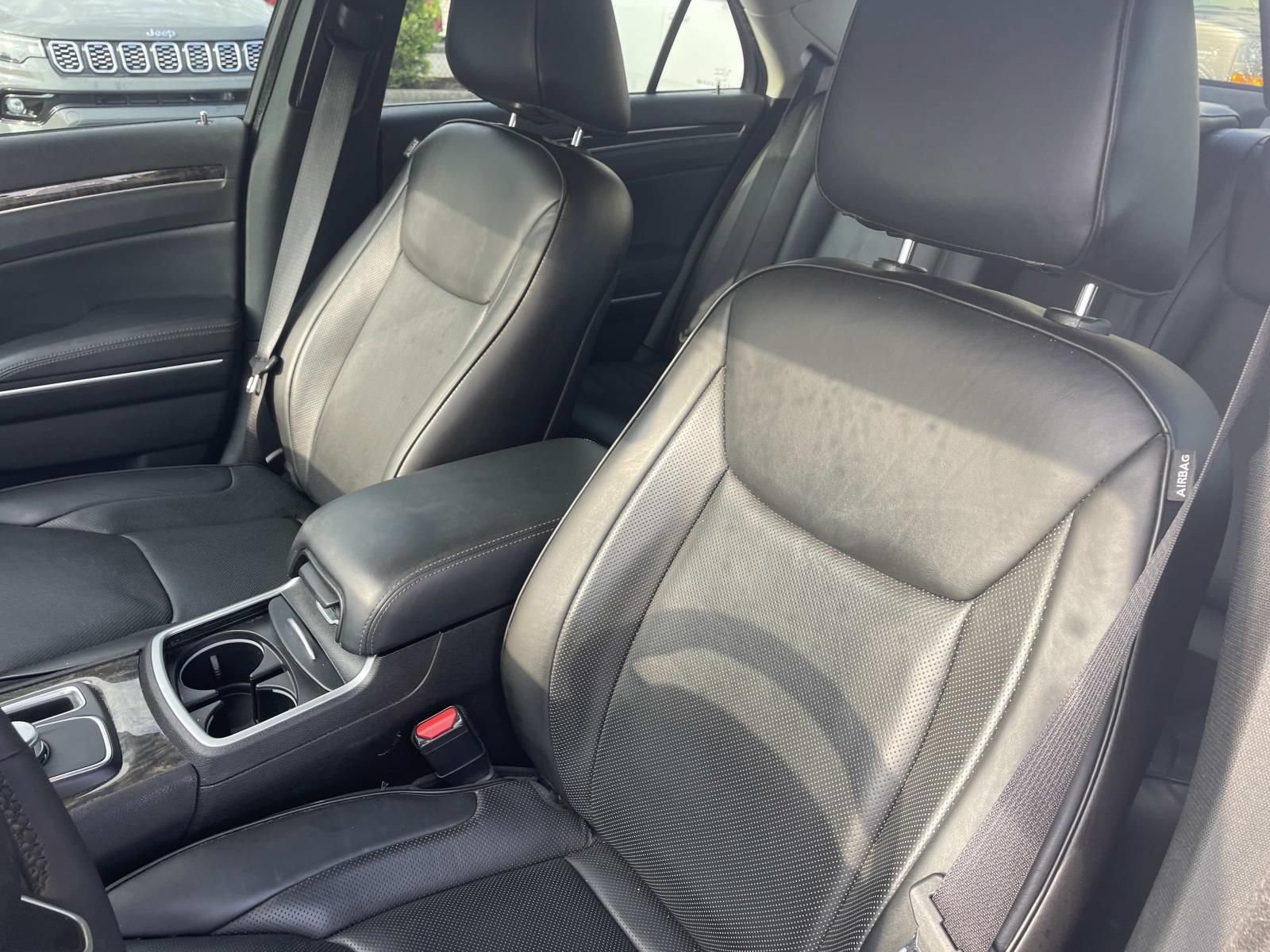 Used 2023 Chrysler 300 Touring L w/ Comfort Group RWD image 17