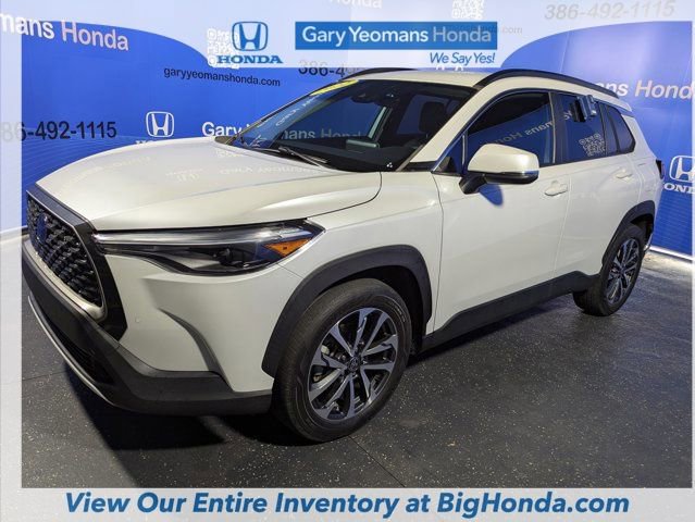 Used 2022 Toyota Corolla Cross XLE image 10