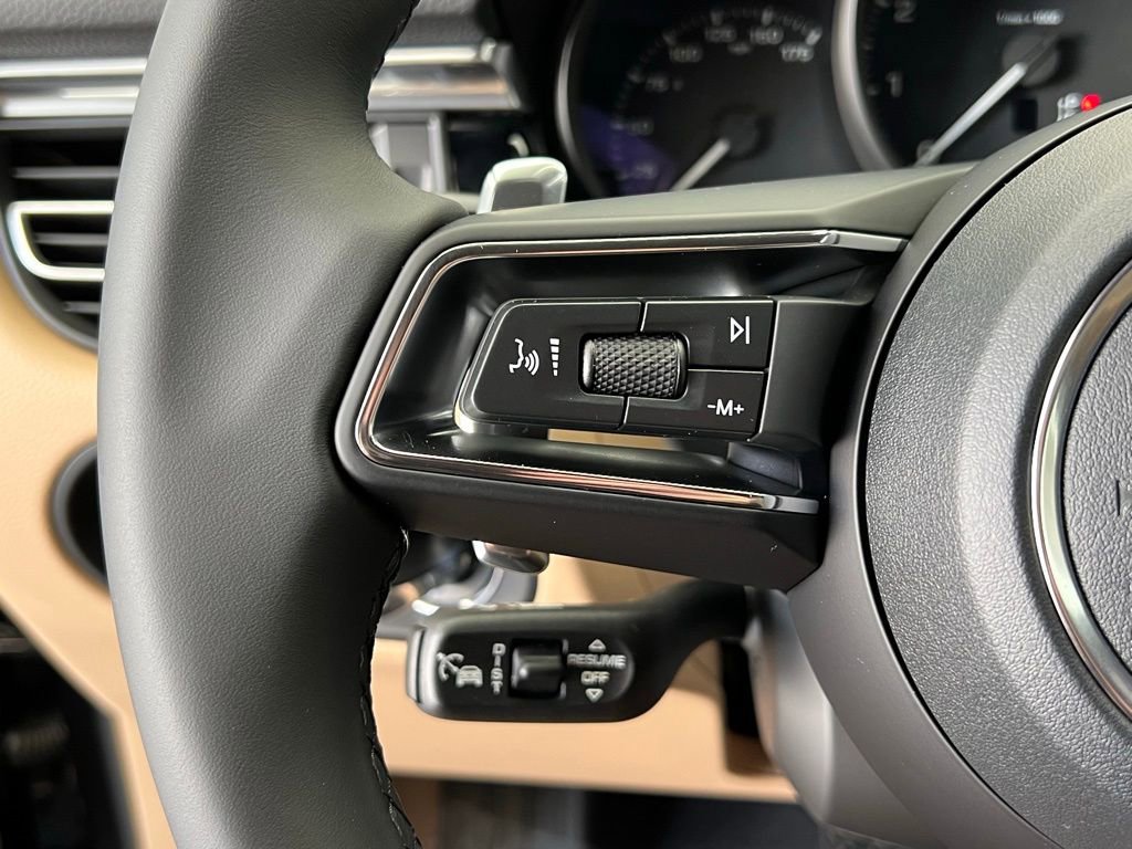 Used 2026 Porsche Macan AWD/4WD image 8