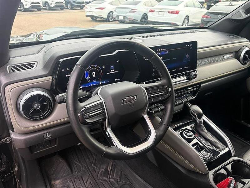 Used 2025 Chevrolet Colorado ZR2 w/ Technology Package AWD/4WD image 24