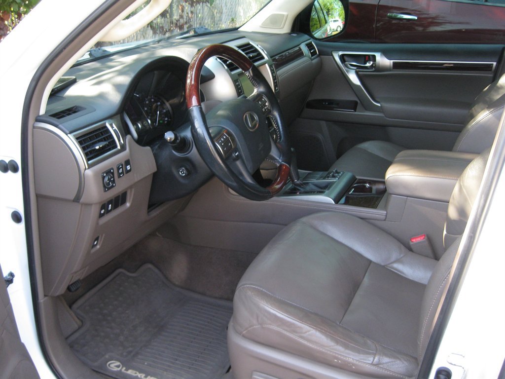 Used 2014 Lexus GX 460 w/ Premium Package AWD/4WD image 18