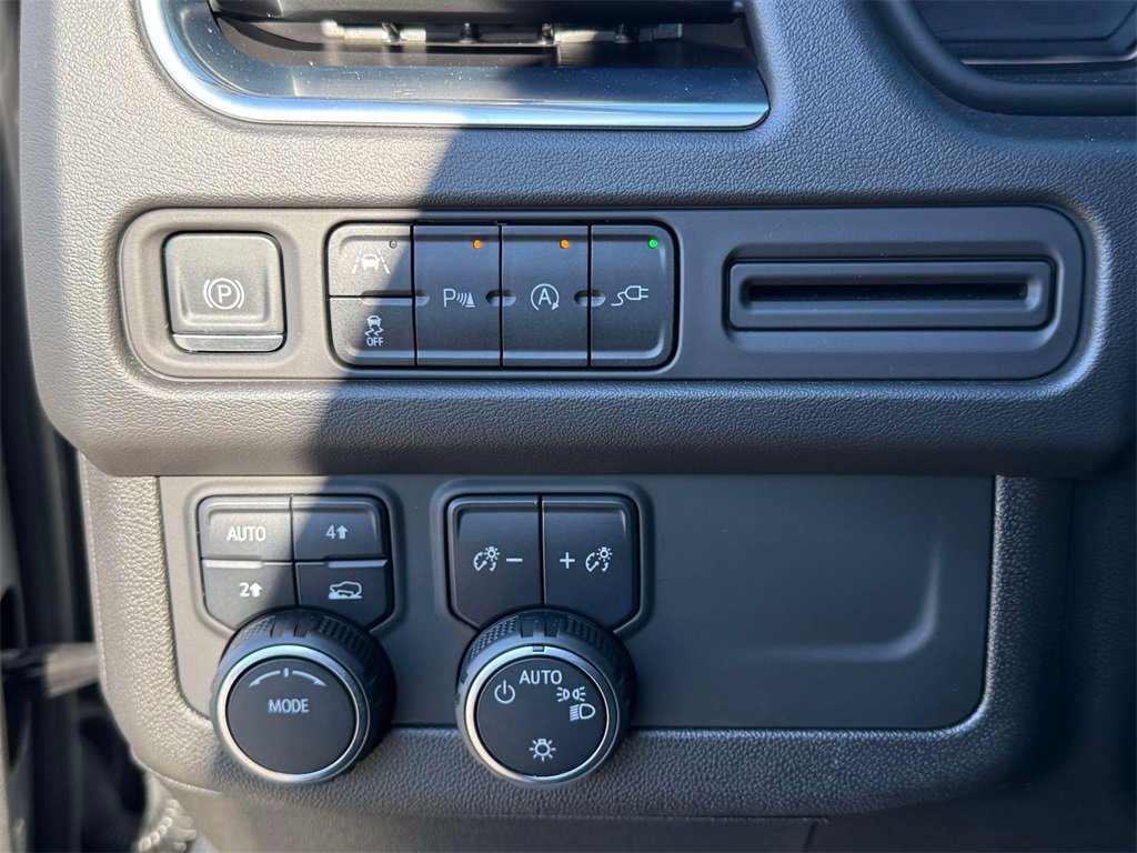 Used 2021 Chevrolet Suburban RST w/ Luxury Package image 31