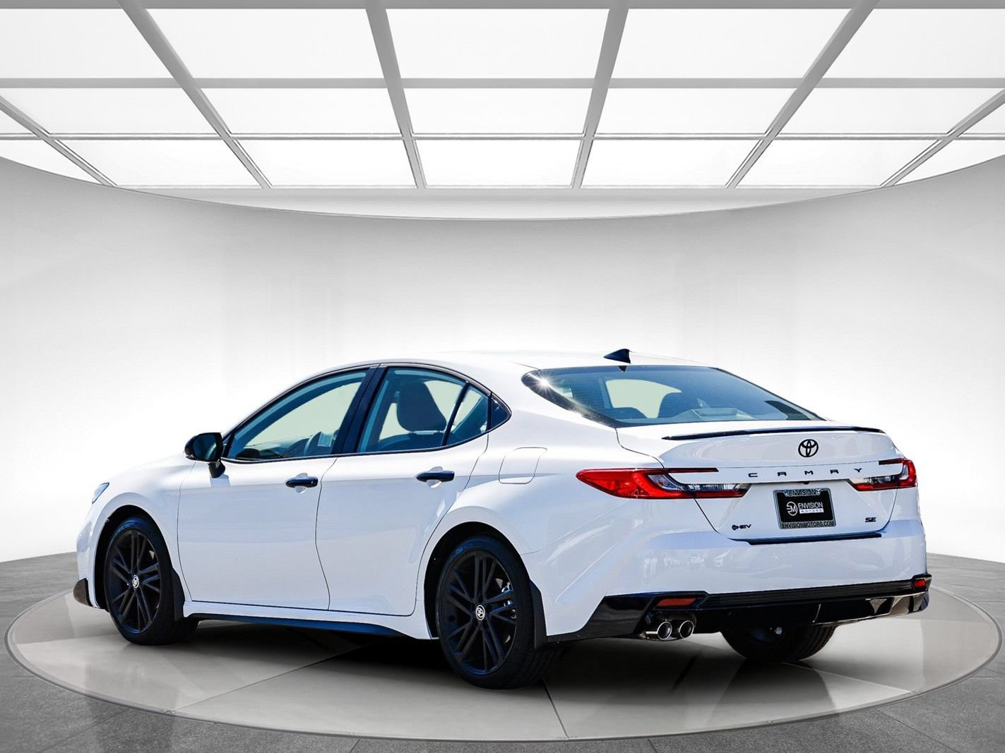 Used 2026 Toyota Camry Hybrid FWD image 2