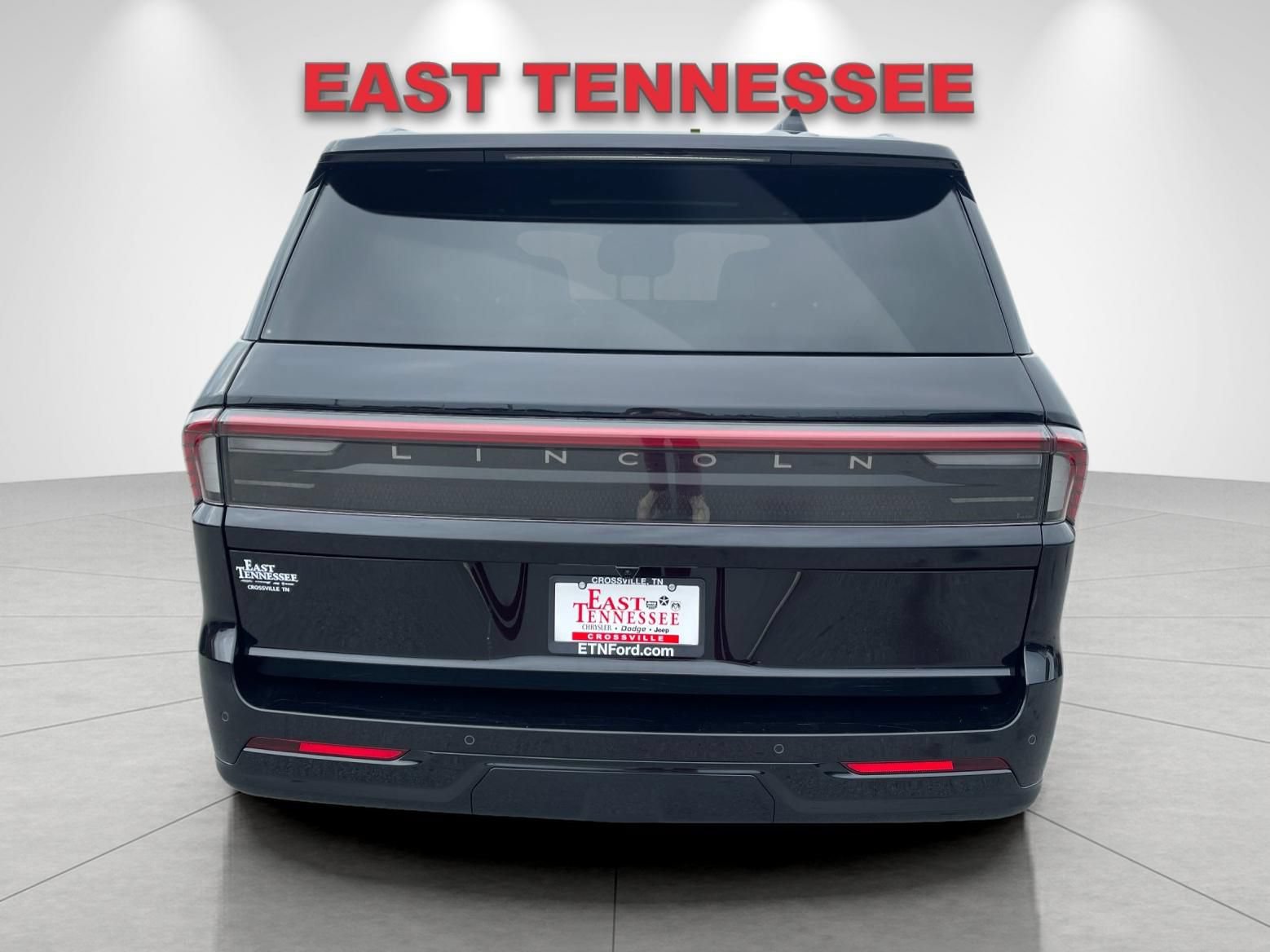 Used 2025 Lincoln Navigator Reserve AWD/4WD image 4
