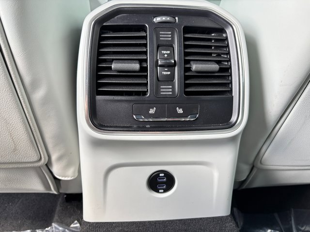 Certified 2025 Porsche Macan image 24