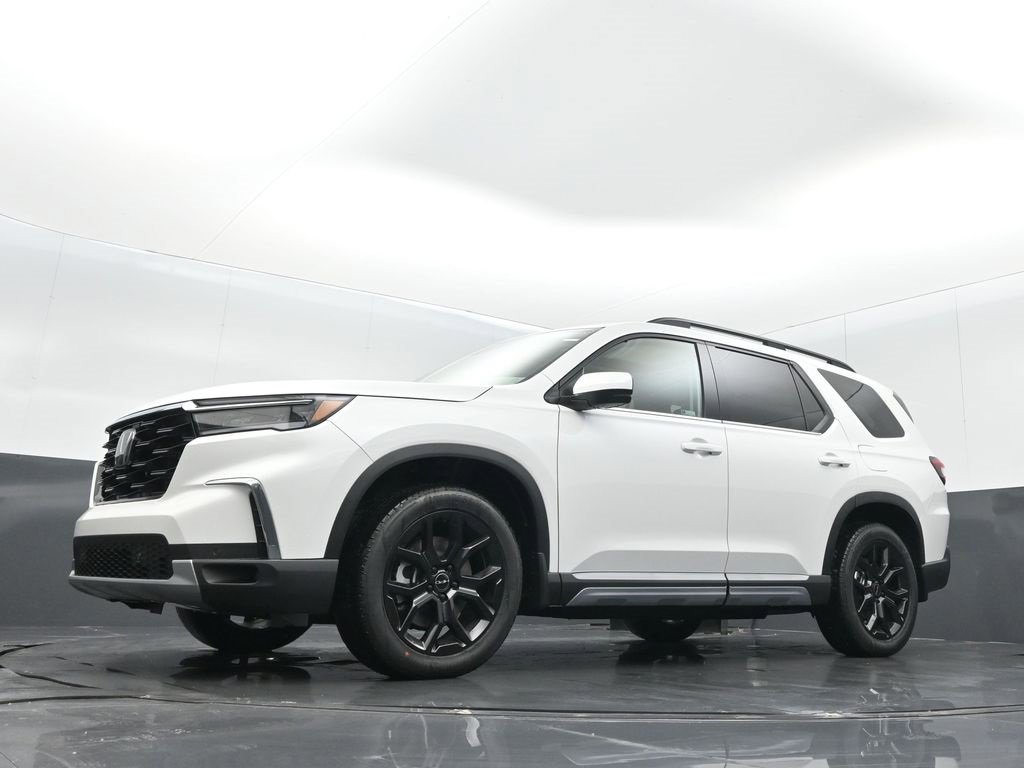 New 2025 Honda Pilot Touring image 11