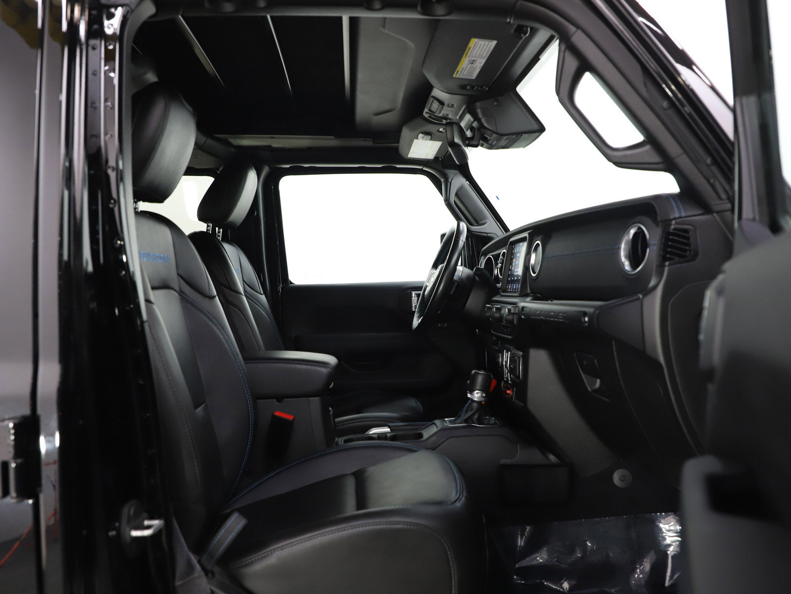 Used 2022 Jeep Wrangler Unlimited Rubicon 4xe w/ Cold Weather Group image 11