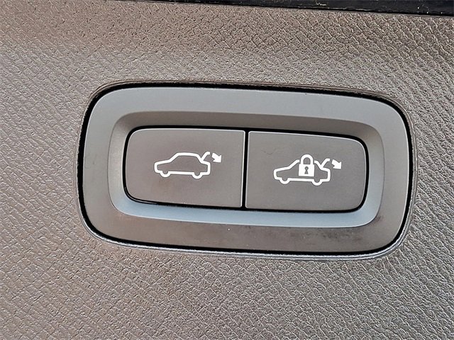 Used 2023 Volvo XC90 B6 Plus image 31