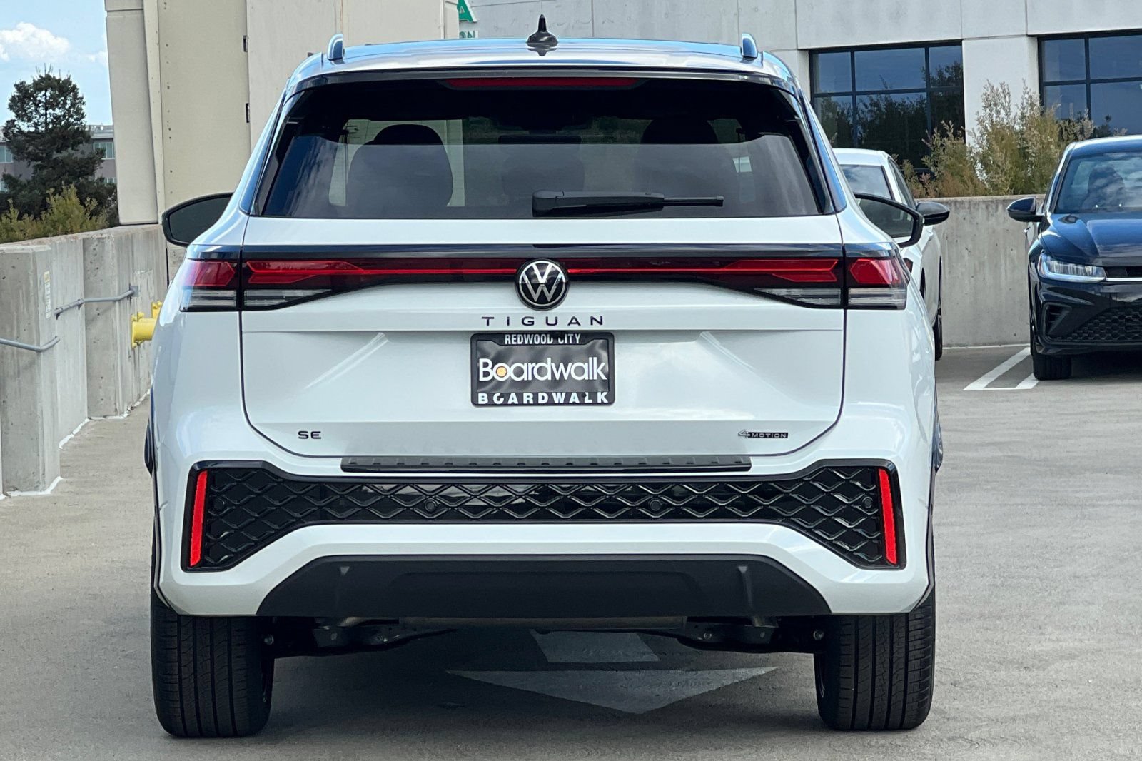 New 2026 Volkswagen Tiguan SE R-Line AWD/4WD image 5