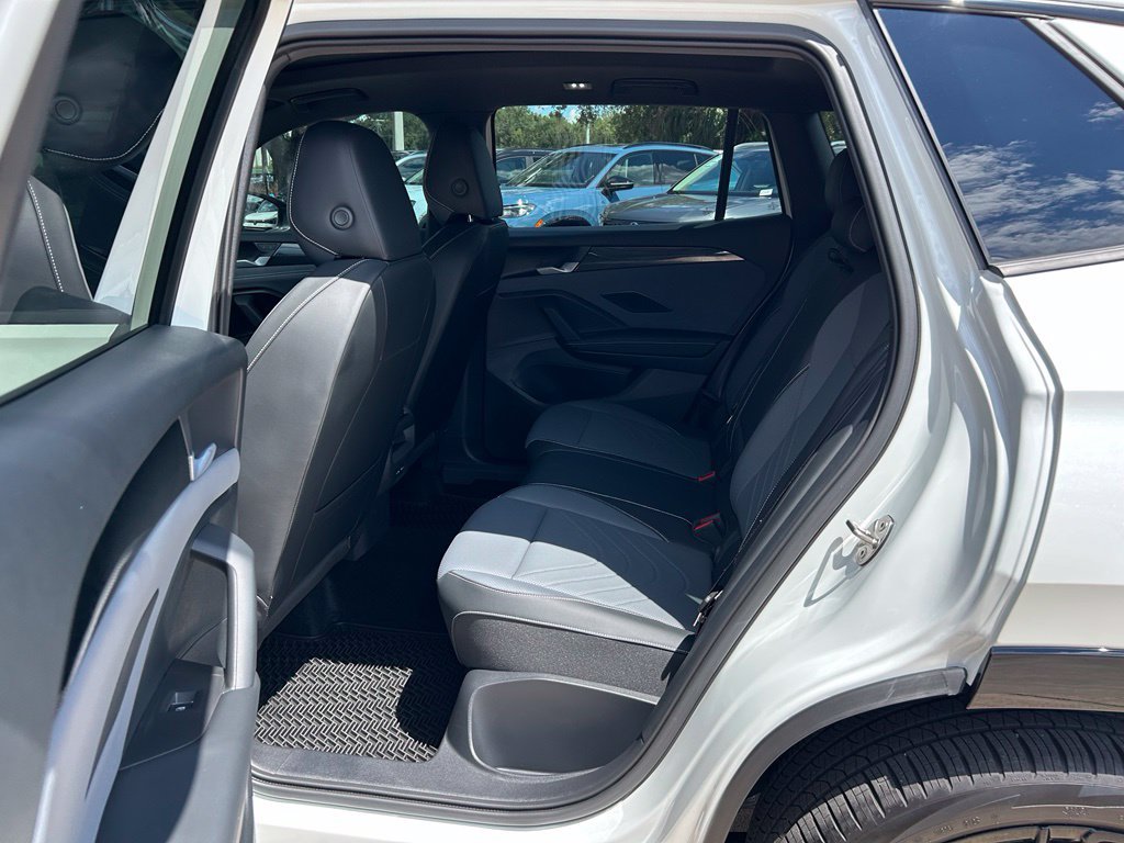 Certified 2026 Volkswagen Tiguan SE R-Line FWD image 48