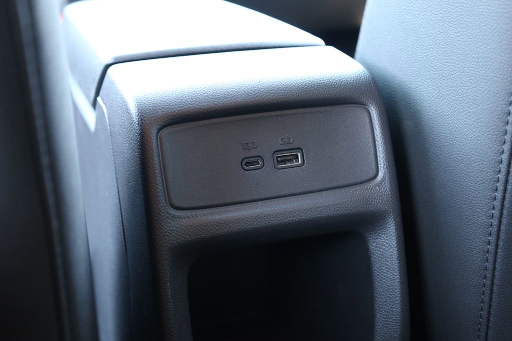 Used 2025 Chevrolet Trax RS w/ Sunroof Package FWD image 23